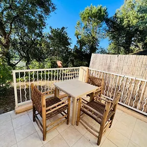 Studio De Vacances Dans Résidence Avec Piscine , Cogolin France